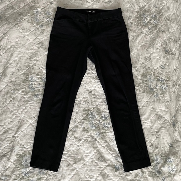 Old Navy Mid-Rise Pixie Ankle Pants Size 6 Reg. - Picture 12 of 16